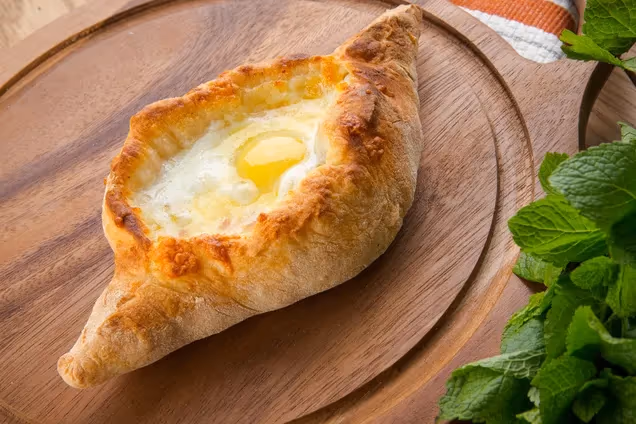 Хачапурі по-аджарськи